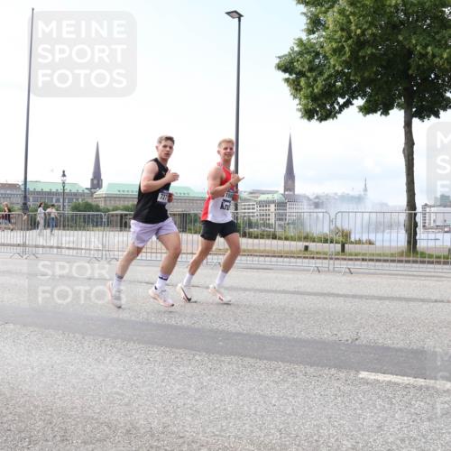 29.06.2025 - hella hamburg halbmarathon Lena Gebhardt http://msf.ph/oto/8264674 29.06.2025 10:11:08 Lombardsbrücke 1166, 1186, 1723, 1781, 2868, 3837, 4287, 4389, 5254, 5653, 5990, 5991, 7271, 7370, 8171, 8206, 8207, 8368, 8561, 9119, 9169, 9829, 10196, 10372, 11149, 11355, 11755, 12286, 12426, 12556, 12571, 12790, 12836, 13588, 13594, 13603, 14022, 14149, 14270, 15009, 15214, 15252, 15908, 16383, 16808, 17142, 17500, 17532, 17787, 18382, 18949, 19172, 19241 meine-sportfotos.de
