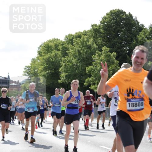 29.06.2025 - hella hamburg halbmarathon Jannik Wohlers http://msf.ph/oto/8264676 29.06.2025 09:59:49 Lombardsbrücke 1006, 1019, 1125, 1180, 1239, 1264, 1526, 2027, 2086, 2099, 2159, 2447, 2582, 2584, 2606, 2652, 2730, 3177, 3181, 3319, 3861, 3898, 4013, 4231, 4594, 4632, 4796, 4813, 5272, 5341, 5728, 6082, 6084, 6104, 6260, 6470, 6581, 6636, 6891, 6892, 7159, 7717, 7786, 7824, 8394, 8531, 10044, 10268, 10534, 10582, 10742, 10759, 10766, 10788, 11083, 11158, 11159, 11846, 11992, 12213, 12248, 12513, 12646, 12774, 13512, 13847, 13993, 14139, 14429, 14750, 15097 meine-sportfotos.de