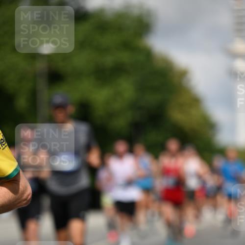 29.06.2025 - hella hamburg halbmarathon Dr. Thomas Lammeyer http://msf.ph/oto/8264707 29.06.2025 09:52:16 Kennedybrücke 1042, 1290, 1571, 2262, 2399, 3480, 3547, 4062, 4359, 4381, 5003, 5307, 6993, 7152, 7154, 7310, 7482, 8002, 8121, 8571, 9403, 9640, 9643, 10190, 10451, 10738, 10877, 11106, 11423 meine-sportfotos.de