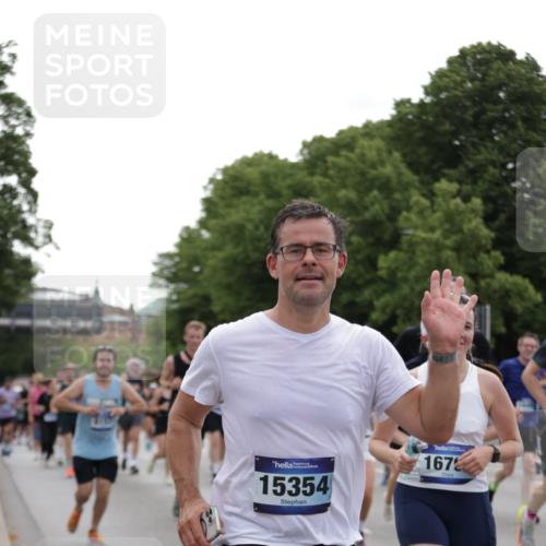 29.06.2025 - hella hamburg halbmarathon Jannik Wohlers http://msf.ph/oto/8264725 29.06.2025 10:33:15 Lombardsbrücke 1189, 1275, 1896, 2342, 2776, 3170, 3560, 4361, 4433, 4449, 4696, 4942, 5075, 5096, 5141, 5557, 5566, 5569, 5821, 5822, 5887, 6109, 6515, 6854, 6999, 7653, 7705, 8021, 8157, 8282, 8891, 9234, 9258, 9438, 9799, 10561, 11338, 11453, 11546, 11676, 11811, 11827, 11928, 12237, 12238, 12652, 12835, 12855, 13375, 13601, 13853, 14098, 14451, 15044, 15072, 15367 meine-sportfotos.de