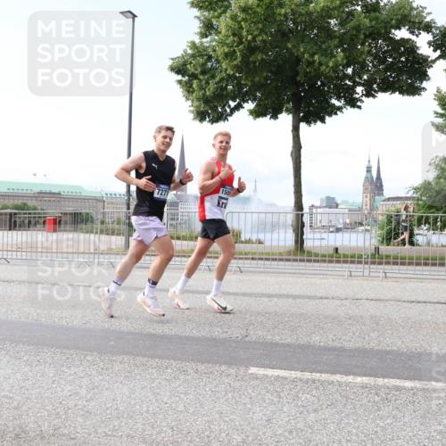 29.06.2025 - hella hamburg halbmarathon Lena Gebhardt http://msf.ph/oto/8264735 29.06.2025 10:11:09 Lombardsbrücke 1166, 1186, 1723, 1781, 2868, 3837, 4287, 5254, 5653, 5990, 5991, 7271, 7370, 8171, 8206, 8207, 8368, 8561, 9119, 9169, 9829, 10196, 10372, 11149, 11355, 11755, 12286, 12426, 12556, 12571, 12790, 12836, 13588, 13594, 13603, 14022, 14149, 14270, 15009, 15214, 15252, 15797, 15908, 16383, 16808, 17142, 17500, 17532, 17787, 18382, 18949, 19172, 19241 meine-sportfotos.de