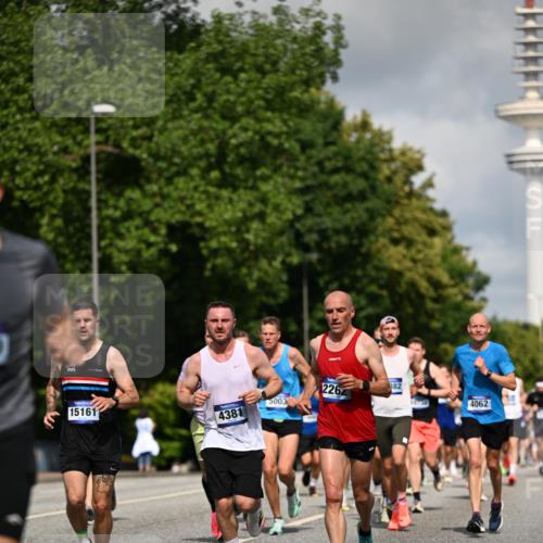29.06.2025 - hella hamburg halbmarathon Dr. Thomas Lammeyer http://msf.ph/oto/8264761 29.06.2025 09:52:17 Kennedybrücke 1042, 1571, 2262, 2399, 3480, 3547, 4062, 4359, 4381, 5003, 5307, 6047, 6993, 7152, 7310, 7482, 8002, 8121, 8571, 9403, 9640, 9643, 10190, 10451, 10738, 10877, 11106, 11423 meine-sportfotos.de
