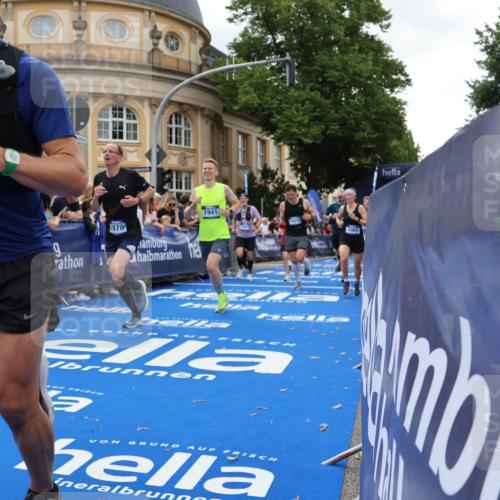 29.06.2025 - hella hamburg halbmarathon Strokosch-Dieckow http://msf.ph/oto/8264784 29.06.2025 10:44:48 Ziel 1941, 2098, 2890, 2970, 3004, 3098, 3785, 4270, 4425, 4915, 7056, 7167, 7325, 9030, 9720, 12161, 15185, 15233, 16834, 17251, 17382, 17406, 18631, 19207, 19210 meine-sportfotos.de