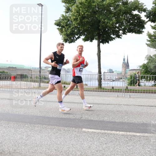 29.06.2025 - hella hamburg halbmarathon Lena Gebhardt http://msf.ph/oto/8264793 29.06.2025 10:11:09 Lombardsbrücke 1166, 1186, 1723, 1781, 2868, 3837, 4287, 5254, 5653, 5990, 5991, 7271, 7370, 8171, 8206, 8207, 8368, 8561, 9119, 9169, 9829, 10196, 10372, 11149, 11355, 11755, 12286, 12426, 12556, 12571, 12790, 12836, 13588, 13594, 13603, 14022, 14149, 14270, 15009, 15214, 15252, 15797, 15908, 16383, 16808, 17142, 17500, 17532, 17787, 18382, 18949, 19172, 19241 meine-sportfotos.de