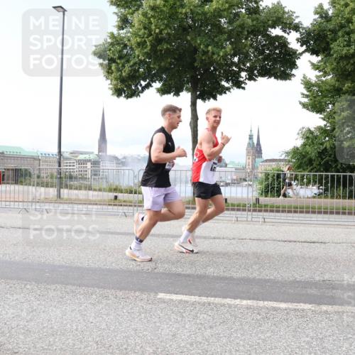 29.06.2025 - hella hamburg halbmarathon Lena Gebhardt http://msf.ph/oto/8264869 29.06.2025 10:11:09 Lombardsbrücke 1166, 1186, 1723, 1781, 2868, 3837, 4287, 5254, 5653, 5990, 5991, 7271, 7370, 8171, 8206, 8207, 8368, 8561, 9119, 9169, 9829, 10196, 10372, 11149, 11355, 11755, 12286, 12426, 12556, 12571, 12790, 12836, 13588, 13594, 13603, 14022, 14149, 14270, 15009, 15214, 15252, 15797, 15908, 16383, 16808, 17142, 17500, 17532, 17787, 18382, 18949, 19172, 19241 meine-sportfotos.de
