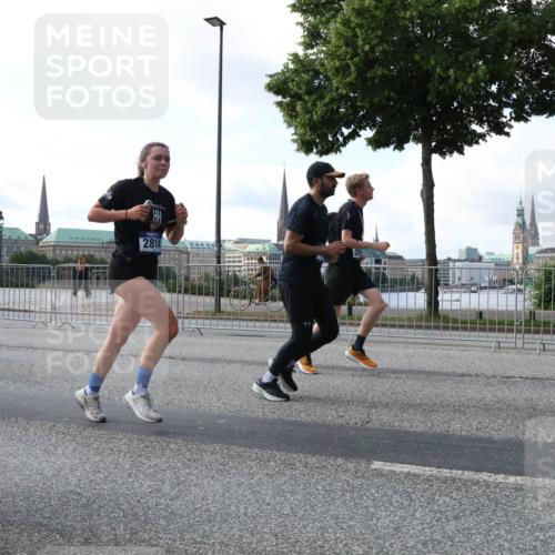 29.06.2025 - hella hamburg halbmarathon Lena Gebhardt http://msf.ph/oto/8264912 29.06.2025 09:57:16 Lombardsbrücke 1030, 1086, 1193, 1327, 1381, 1422, 1442, 1537, 1657, 1783, 2025, 2074, 2111, 2119, 2252, 2340, 2396, 2444, 2595, 2814, 2839, 2855, 2869, 2878, 3048, 3093, 3096, 3103, 3575, 3698, 3791, 4299, 4558, 4726, 4770, 4897, 4986, 5008, 5013, 5018, 5021, 5024, 5194, 5319, 5633, 5744, 6033, 6125, 6377, 6631, 6720, 6762, 6795, 6942, 7176, 7177, 7221, 7259, 7397, 7742, 7918, 7930, 7932, 8112, 8313, 8572, 8651, 8661, 8710, 8813, 8930, 9060, 9082, 9316, 9497, 10191 meine-sportfotos.de