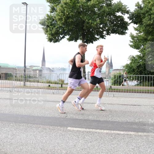 29.06.2025 - hella hamburg halbmarathon Lena Gebhardt http://msf.ph/oto/8264981 29.06.2025 10:11:09 Lombardsbrücke 1166, 1186, 1723, 1781, 2868, 3837, 4287, 5254, 5653, 5990, 5991, 7271, 7370, 8171, 8206, 8207, 8368, 8561, 9119, 9169, 9829, 10196, 10372, 11149, 11355, 11755, 12286, 12426, 12556, 12571, 12790, 12836, 13588, 13594, 13603, 14022, 14149, 14270, 15009, 15214, 15252, 15797, 15908, 16383, 16808, 17142, 17500, 17532, 17787, 18382, 18949, 19172, 19241 meine-sportfotos.de