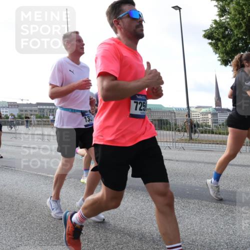 29.06.2025 - hella hamburg halbmarathon Lena Gebhardt http://msf.ph/oto/8265027 29.06.2025 09:57:17 Lombardsbrücke 1030, 1086, 1193, 1327, 1381, 1422, 1442, 1537, 1657, 1783, 2025, 2074, 2111, 2119, 2252, 2340, 2396, 2444, 2595, 2814, 2839, 2855, 2869, 2878, 3048, 3093, 3096, 3103, 3575, 3698, 3791, 4261, 4299, 4558, 4726, 4770, 4897, 4986, 5008, 5013, 5018, 5021, 5024, 5319, 5633, 5744, 5820, 5907, 6033, 6125, 6377, 6631, 6720, 6762, 6795, 6942, 7176, 7177, 7221, 7259, 7397, 7742, 7918, 7930, 7932, 8112, 8313, 8572, 8651, 8661, 8710, 8813, 8930, 9060, 9082, 9316, 9497, 10191 meine-sportfotos.de