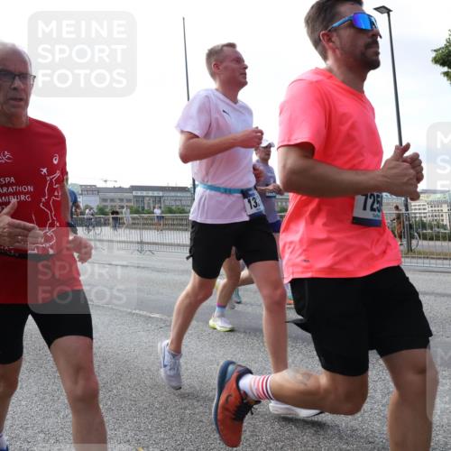 29.06.2025 - hella hamburg halbmarathon Lena Gebhardt http://msf.ph/oto/8265083 29.06.2025 09:57:17 Lombardsbrücke 1030, 1086, 1193, 1327, 1381, 1422, 1442, 1537, 1657, 1783, 2025, 2074, 2111, 2119, 2252, 2340, 2396, 2444, 2595, 2814, 2839, 2855, 2869, 2878, 3048, 3093, 3096, 3103, 3575, 3698, 3791, 4261, 4299, 4558, 4726, 4770, 4897, 4986, 5008, 5013, 5018, 5021, 5024, 5319, 5633, 5744, 5820, 5907, 6033, 6125, 6377, 6631, 6720, 6762, 6795, 6942, 7176, 7177, 7221, 7259, 7397, 7742, 7918, 7930, 7932, 8112, 8313, 8572, 8651, 8661, 8710, 8813, 8930, 9060, 9082, 9316, 9497, 10191 meine-sportfotos.de