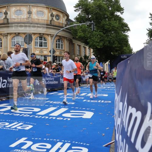 29.06.2025 - hella hamburg halbmarathon Strokosch-Dieckow http://msf.ph/oto/8265113 29.06.2025 10:44:53 Ziel 1171, 1424, 1520, 1941, 2098, 2890, 3004, 3098, 3785, 4425, 4915, 7056, 7167, 7325, 9030, 9720, 12161, 16058, 16834, 17381, 17382, 17406, 17544, 18055, 18631, 19207, 19210 meine-sportfotos.de