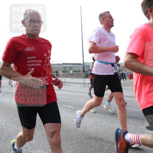 29.06.2025 - hella hamburg halbmarathon Lena Gebhardt http://msf.ph/oto/8265149 29.06.2025 09:57:17 Lombardsbrücke 1030, 1086, 1193, 1327, 1381, 1422, 1442, 1537, 1657, 1783, 2025, 2074, 2111, 2119, 2252, 2340, 2396, 2444, 2595, 2814, 2839, 2855, 2869, 2878, 3048, 3093, 3096, 3103, 3575, 3698, 3791, 4261, 4299, 4558, 4726, 4770, 4897, 4986, 5008, 5013, 5018, 5021, 5024, 5319, 5633, 5744, 5820, 5907, 6033, 6125, 6377, 6631, 6720, 6762, 6795, 6942, 7176, 7177, 7221, 7259, 7397, 7742, 7918, 7930, 7932, 8112, 8313, 8572, 8651, 8661, 8710, 8813, 8930, 9060, 9082, 9316, 9497, 10191 meine-sportfotos.de