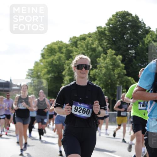 29.06.2025 - hella hamburg halbmarathon Jannik Wohlers http://msf.ph/oto/8265189 29.06.2025 09:59:52 Lombardsbrücke 1019, 1180, 1239, 1264, 1526, 2027, 2086, 2099, 2159, 2346, 2447, 2582, 2584, 2606, 2652, 2730, 3177, 3181, 3319, 3861, 3898, 4594, 4632, 4796, 4813, 4940, 5272, 5728, 6082, 6084, 6104, 6220, 6260, 6470, 6581, 6891, 6892, 7159, 7717, 7786, 7824, 8394, 8531, 10044, 10268, 10534, 10582, 10587, 10742, 10759, 10766, 10788, 10797, 11083, 11158, 11159, 11324, 11846, 11960, 11992, 12213, 12513, 12646, 12773, 12774, 13234, 13236, 13512, 13847, 13993, 14135 meine-sportfotos.de
