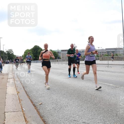 29.06.2025 - hella hamburg halbmarathon Lena Gebhardt http://msf.ph/oto/8265234 29.06.2025 10:11:11 Lombardsbrücke 1166, 1186, 1723, 1781, 2868, 3837, 4287, 5254, 5653, 7271, 7370, 8171, 8206, 8207, 8368, 8561, 9119, 9169, 9829, 10196, 10372, 11149, 11755, 12286, 12426, 12556, 12571, 12790, 12836, 13588, 13594, 13603, 14022, 14149, 14270, 15009, 15214, 15252, 15797, 15908, 16383, 16808, 17142, 17500, 17532, 17787, 18382, 18949, 19172, 19241 meine-sportfotos.de