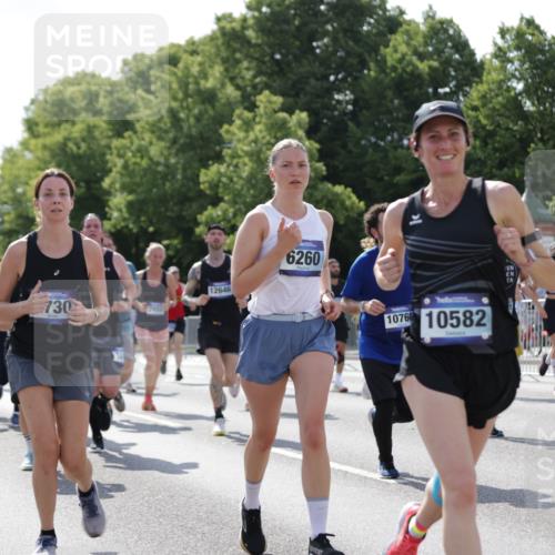 29.06.2025 - hella hamburg halbmarathon Jannik Wohlers http://msf.ph/oto/8265261 29.06.2025 09:59:53 Lombardsbrücke 1019, 1180, 1239, 1264, 1526, 2027, 2086, 2099, 2159, 2346, 2447, 2606, 2652, 2730, 3042, 3177, 3181, 3319, 3861, 3898, 4419, 4594, 4632, 4796, 4813, 4940, 5272, 5728, 6082, 6084, 6104, 6220, 6260, 6470, 6581, 6891, 7159, 7786, 7824, 8394, 8531, 9450, 10044, 10268, 10534, 10582, 10587, 10742, 10759, 10766, 10788, 10797, 11083, 11158, 11159, 11324, 11499, 11527, 11846, 11960, 11992, 12213, 12513, 12646, 12773, 12774, 13234, 13236, 13512, 13847, 13993, 14135 meine-sportfotos.de
