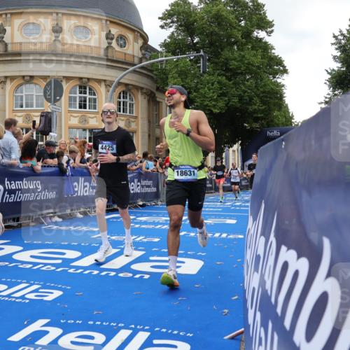 29.06.2025 - hella hamburg halbmarathon Strokosch-Dieckow http://msf.ph/oto/8265267 29.06.2025 10:44:56 Ziel 1171, 1424, 1520, 2098, 2890, 3098, 4425, 6266, 7056, 7167, 7709, 7843, 9030, 9720, 10741, 11688, 12161, 15334, 16058, 17381, 17382, 17406, 17544, 18055, 18631, 19210 meine-sportfotos.de