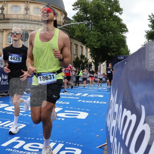 29.06.2025 - hella hamburg halbmarathon Strokosch-Dieckow http://msf.ph/oto/8265294 29.06.2025 10:44:57 Ziel 1171, 1424, 1520, 2098, 2890, 3917, 4425, 6266, 7709, 7843, 9030, 9710, 9720, 10741, 11688, 12161, 13919, 15334, 16058, 17381, 17382, 17406, 17544, 18055, 18631 meine-sportfotos.de
