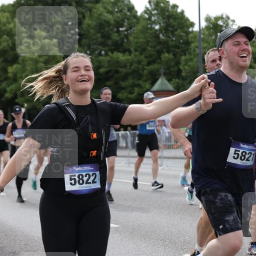 29.06.2025 - hella hamburg halbmarathon Jannik Wohlers http://msf.ph/oto/8265466 29.06.2025 10:33:24 Lombardsbrücke 1189, 1275, 1417, 1896, 2342, 2482, 3170, 3264, 3340, 3345, 3560, 4361, 4433, 4449, 4479, 4696, 4942, 5075, 5096, 5141, 5557, 5566, 5569, 5691, 5821, 5822, 5887, 6109, 6364, 6515, 6516, 6854, 6956, 7027, 7565, 7653, 8157, 8202, 8282, 8375, 8377, 8383, 8401, 9094, 9438, 9799, 9875, 9995, 10007, 10071, 10561, 11092, 11111, 11237, 11338, 11453, 11546, 11676, 11827, 12237, 12238, 12562, 12652, 12835, 12855, 13535, 13601, 13741, 13853, 13934, 14032, 14098 meine-sportfotos.de