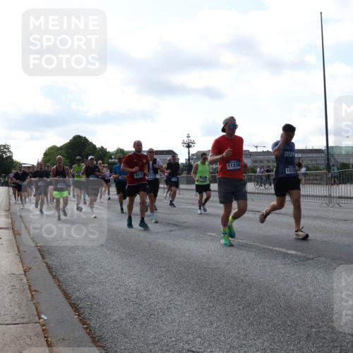 29.06.2025 - hella hamburg halbmarathon Lena Gebhardt http://msf.ph/oto/8265475 29.06.2025 09:57:17 Lombardsbrücke 1030, 1086, 1193, 1327, 1381, 1422, 1442, 1537, 1657, 1783, 2025, 2074, 2111, 2119, 2252, 2340, 2396, 2444, 2595, 2814, 2839, 2855, 2869, 2878, 3048, 3093, 3096, 3103, 3575, 3698, 3791, 4261, 4299, 4558, 4726, 4770, 4897, 4986, 5008, 5013, 5018, 5021, 5024, 5319, 5633, 5744, 5820, 5907, 6033, 6125, 6377, 6631, 6720, 6762, 6795, 6942, 7176, 7177, 7221, 7259, 7397, 7742, 7918, 7930, 7932, 8112, 8313, 8572, 8651, 8661, 8710, 8813, 8930, 9060, 9082, 9316, 9497, 10191 meine-sportfotos.de