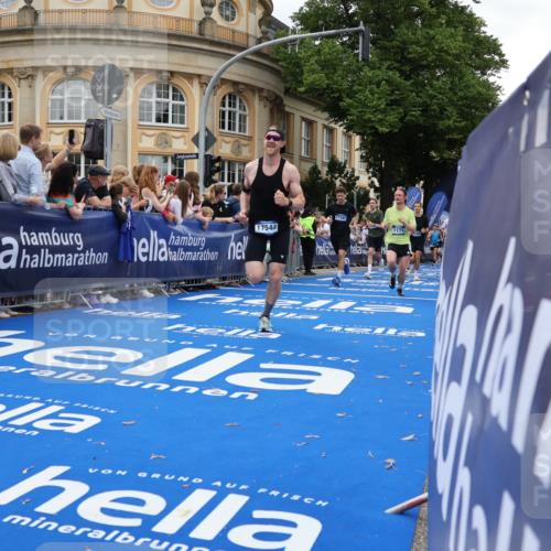 29.06.2025 - hella hamburg halbmarathon Strokosch-Dieckow http://msf.ph/oto/8265558 29.06.2025 10:45:01 Ziel 1171, 1424, 1520, 2270, 2890, 3917, 4997, 6266, 7709, 7843, 9030, 9302, 9710, 10313, 10741, 11688, 13919, 15334, 15365, 16058, 16685, 16689, 17381, 17382, 17544, 18055 meine-sportfotos.de