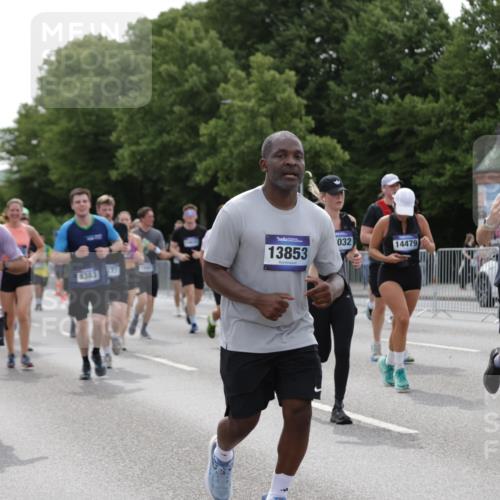 29.06.2025 - hella hamburg halbmarathon Jannik Wohlers http://msf.ph/oto/8265559 29.06.2025 10:33:25 Lombardsbrücke 1189, 1275, 1417, 1896, 2342, 2482, 3170, 3264, 3340, 3345, 3560, 4361, 4433, 4449, 4479, 4696, 4942, 5075, 5096, 5141, 5557, 5561, 5566, 5569, 5691, 5821, 5822, 5887, 6109, 6364, 6515, 6516, 6854, 6956, 7027, 7565, 7653, 8157, 8202, 8282, 8375, 8377, 8383, 8401, 9094, 9799, 9875, 9995, 10007, 10071, 10561, 11092, 11111, 11237, 11338, 11453, 11676, 11827, 12237, 12238, 12562, 12652, 12835, 12855, 13535, 13741, 13853, 13934, 14032, 14098, 19145, 19164 meine-sportfotos.de