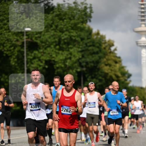 29.06.2025 - hella hamburg halbmarathon Dr. Thomas Lammeyer http://msf.ph/oto/8265574 29.06.2025 09:52:18 Kennedybrücke 1042, 1571, 2262, 2399, 3480, 3547, 4062, 4359, 4381, 5003, 5307, 6047, 6993, 7310, 7482, 8002, 8121, 8571, 9640, 9643, 10190, 10451, 10738, 10877, 11106, 11423 meine-sportfotos.de