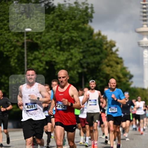 29.06.2025 - hella hamburg halbmarathon Dr. Thomas Lammeyer http://msf.ph/oto/8265594 29.06.2025 09:52:18 Kennedybrücke 1042, 1571, 2262, 2399, 3480, 3547, 4062, 4359, 4381, 5003, 5307, 6047, 6993, 7310, 7482, 8002, 8121, 8571, 9640, 9643, 10190, 10451, 10738, 10877, 11106, 11423 meine-sportfotos.de