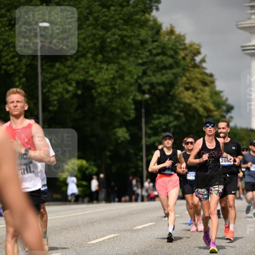 29.06.2025 - hella hamburg halbmarathon Dr. Thomas Lammeyer http://msf.ph/oto/8265609 29.06.2025 10:14:53 Kennedybrücke 1548, 1781, 2868, 4287, 5182, 5440, 5653, 5806, 8171, 8561, 8807, 8810, 10196, 11149 meine-sportfotos.de