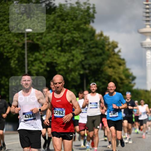 29.06.2025 - hella hamburg halbmarathon Dr. Thomas Lammeyer http://msf.ph/oto/8265624 29.06.2025 09:52:18 Kennedybrücke 1042, 1571, 2262, 2399, 3480, 3547, 4062, 4359, 4381, 5003, 5307, 6047, 6993, 7310, 7482, 8002, 8121, 8571, 9640, 9643, 10190, 10451, 10738, 10877, 11106, 11423 meine-sportfotos.de