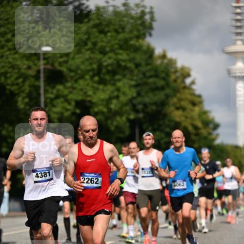 29.06.2025 - hella hamburg halbmarathon Dr. Thomas Lammeyer http://msf.ph/oto/8265655 29.06.2025 09:52:18 Kennedybrücke 1042, 1571, 2262, 2399, 3480, 3547, 4062, 4359, 4381, 5003, 5307, 6047, 6993, 7310, 7482, 8002, 8121, 8571, 9640, 9643, 10190, 10451, 10738, 10877, 11106, 11423 meine-sportfotos.de