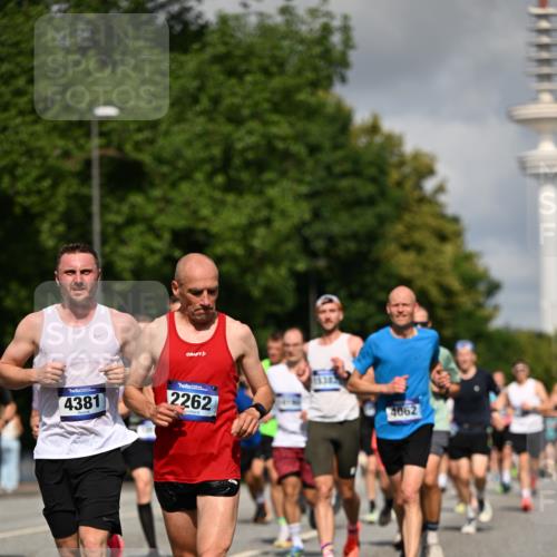 29.06.2025 - hella hamburg halbmarathon Dr. Thomas Lammeyer http://msf.ph/oto/8265668 29.06.2025 09:52:18 Kennedybrücke 1042, 1571, 2262, 2399, 3480, 3547, 4062, 4359, 4381, 5003, 5307, 6047, 6993, 7310, 7482, 8002, 8121, 8571, 9640, 9643, 10190, 10451, 10738, 10877, 11106, 11423 meine-sportfotos.de