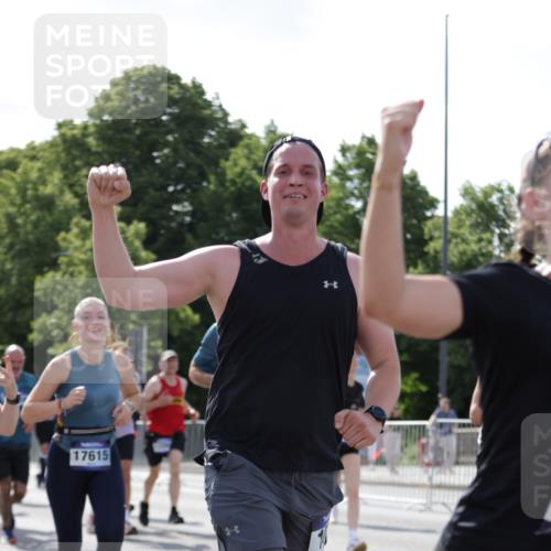 29.06.2025 - hella hamburg halbmarathon Jannik Wohlers http://msf.ph/oto/8265680 29.06.2025 09:59:56 Lombardsbrücke 1019, 1180, 1239, 1526, 1544, 1681, 2027, 2086, 2159, 2346, 2426, 2606, 2652, 2730, 3042, 3177, 3181, 3319, 3400, 3861, 3898, 4419, 4594, 4813, 4940, 4945, 5272, 5643, 5728, 6082, 6084, 6104, 6220, 6260, 6470, 6891, 7159, 8394, 8531, 8669, 9450, 9485, 9622, 10044, 10268, 10534, 10582, 10587, 10665, 10766, 10797, 11083, 11159, 11324, 11499, 11527, 11846, 11960, 11992, 12213, 12646, 12773, 12774, 12879, 13234, 13236, 13459, 13512, 14135 meine-sportfotos.de