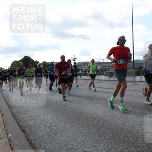 29.06.2025 - hella hamburg halbmarathon Lena Gebhardt http://msf.ph/oto/8265684 29.06.2025 09:57:18 Lombardsbrücke 1030, 1086, 1193, 1327, 1381, 1422, 1442, 1537, 1657, 1783, 2025, 2074, 2111, 2119, 2252, 2340, 2444, 2595, 2814, 2839, 2855, 2869, 2878, 3048, 3093, 3096, 3103, 3575, 3698, 3791, 4261, 4299, 4558, 4726, 4770, 4897, 4986, 5008, 5013, 5018, 5021, 5024, 5319, 5633, 5744, 5820, 5907, 6125, 6377, 6631, 6720, 6762, 6795, 6942, 7176, 7177, 7221, 7259, 7397, 7742, 7918, 7930, 7932, 8112, 8313, 8572, 8651, 8813, 8930, 9060, 9082, 9316, 9497, 10191 meine-sportfotos.de