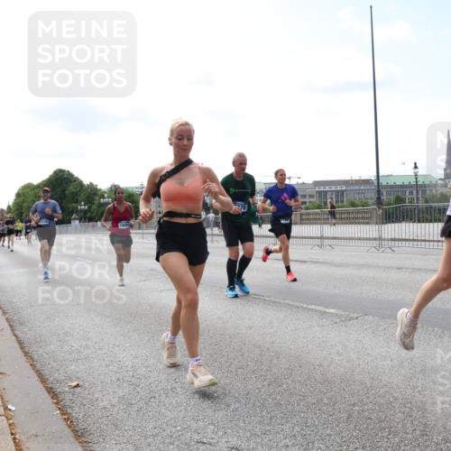 29.06.2025 - hella hamburg halbmarathon Lena Gebhardt http://msf.ph/oto/8265693 29.06.2025 10:11:11 Lombardsbrücke 1166, 1186, 1723, 1781, 2868, 3837, 4287, 5254, 5653, 7271, 7370, 8171, 8206, 8207, 8368, 8561, 9119, 9169, 9829, 10196, 10372, 11149, 11755, 12286, 12426, 12556, 12571, 12790, 12836, 13588, 13594, 13603, 14022, 14149, 14270, 15009, 15214, 15252, 15797, 15908, 16383, 16808, 17142, 17500, 17532, 17787, 18382, 18949, 19172, 19241 meine-sportfotos.de