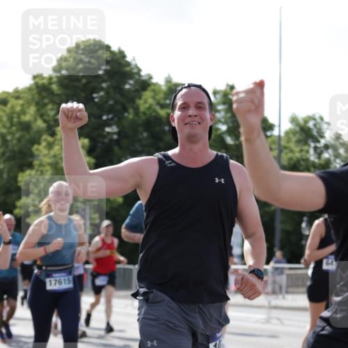 29.06.2025 - hella hamburg halbmarathon Jannik Wohlers http://msf.ph/oto/8265706 29.06.2025 09:59:56 Lombardsbrücke 1019, 1180, 1239, 1526, 1544, 1681, 2027, 2086, 2159, 2346, 2426, 2606, 2652, 2730, 3042, 3177, 3181, 3319, 3400, 3861, 3898, 4419, 4594, 4813, 4940, 4945, 5272, 5643, 5728, 6082, 6084, 6104, 6220, 6260, 6470, 6891, 7159, 8394, 8531, 8669, 9450, 9485, 9622, 10044, 10268, 10534, 10582, 10587, 10665, 10766, 10797, 11083, 11159, 11324, 11499, 11527, 11846, 11960, 11992, 12213, 12646, 12773, 12774, 12879, 13234, 13236, 13459, 13512, 14135 meine-sportfotos.de