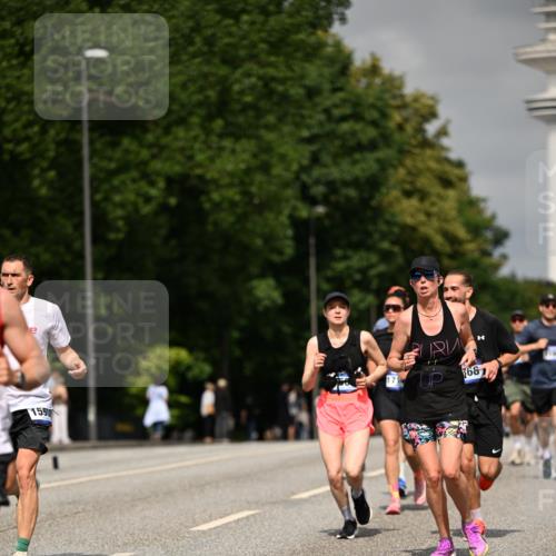 29.06.2025 - hella hamburg halbmarathon Dr. Thomas Lammeyer http://msf.ph/oto/8265712 29.06.2025 10:14:53 Kennedybrücke 1548, 1781, 2868, 4287, 5182, 5440, 5653, 5806, 8171, 8561, 8807, 8810, 10196, 11149 meine-sportfotos.de