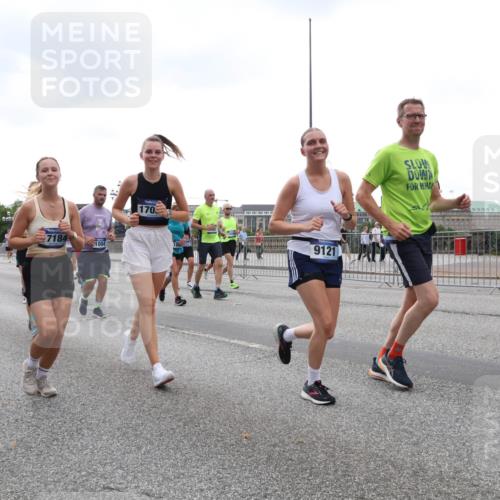 29.06.2025 - hella hamburg halbmarathon Lena Gebhardt http://msf.ph/oto/8265720 29.06.2025 10:46:12 Lombardsbrücke 1004, 1100, 1104, 1421, 1426, 1429, 1465, 1532, 1555, 1608, 1837, 1854, 1867, 1868, 1983, 2398, 2423, 2500, 2522, 2773, 2813, 2917, 2951, 2954, 2965, 3410, 4104, 4119, 4223, 4317, 4448, 4572, 5635, 5697, 5703, 5769, 5770, 5854, 5892, 6068, 6133, 6333, 6392, 6623, 7268, 7303, 7356, 7364, 7368, 7374, 7605, 7894, 7960, 7983, 8047, 8700, 9120, 9121, 9129, 9337, 9426, 9445, 10153, 10327, 10329, 10367, 10511, 11358, 11361, 11876, 11910, 12298, 12333, 12507, 12522 meine-sportfotos.de