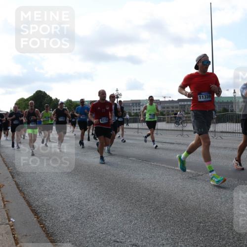 29.06.2025 - hella hamburg halbmarathon Lena Gebhardt http://msf.ph/oto/8265742 29.06.2025 09:57:18 Lombardsbrücke 1030, 1086, 1193, 1327, 1381, 1422, 1442, 1537, 1657, 1783, 2025, 2074, 2111, 2119, 2252, 2340, 2444, 2595, 2814, 2839, 2855, 2869, 2878, 3048, 3093, 3096, 3103, 3575, 3698, 3791, 4261, 4299, 4558, 4726, 4770, 4897, 4986, 5008, 5013, 5018, 5021, 5024, 5319, 5633, 5744, 5820, 5907, 6125, 6377, 6631, 6720, 6762, 6795, 6942, 7176, 7177, 7221, 7259, 7397, 7742, 7918, 7930, 7932, 8112, 8313, 8572, 8651, 8813, 8930, 9060, 9082, 9316, 9497, 10191 meine-sportfotos.de