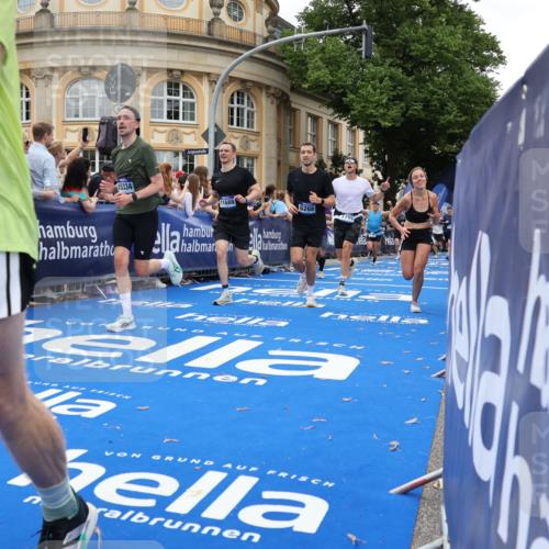 29.06.2025 - hella hamburg halbmarathon Strokosch-Dieckow http://msf.ph/oto/8265765 29.06.2025 10:45:04 Ziel 1171, 1424, 2270, 3917, 4997, 6266, 6575, 6819, 7087, 7709, 7843, 9302, 9710, 10313, 10741, 11688, 13919, 15334, 15365, 15651, 16058, 16685, 16689, 17120, 17381, 17544, 17960, 18346, 18718 meine-sportfotos.de