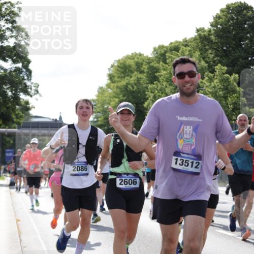 29.06.2025 - hella hamburg halbmarathon Jannik Wohlers http://msf.ph/oto/8265801 29.06.2025 09:59:57 Lombardsbrücke 1019, 1180, 1239, 1526, 1544, 1681, 2027, 2086, 2159, 2346, 2426, 2606, 2652, 2730, 2982, 3042, 3177, 3181, 3319, 3400, 3794, 3861, 3898, 4419, 4579, 4594, 4767, 4813, 4940, 4945, 5272, 5643, 5728, 6082, 6084, 6104, 6220, 6260, 6470, 6891, 7159, 8394, 8531, 8669, 9450, 9485, 9622, 10044, 10268, 10534, 10582, 10587, 10665, 10766, 10797, 11083, 11159, 11324, 11499, 11527, 11846, 11960, 11992, 12213, 12515, 12646, 12773, 12774, 12879, 13234, 13236, 13459, 13512, 14135 meine-sportfotos.de