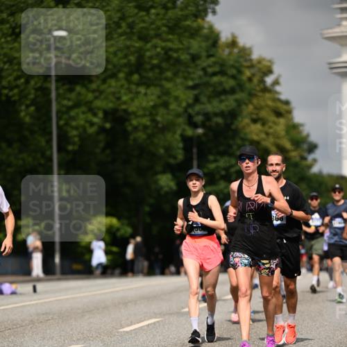 29.06.2025 - hella hamburg halbmarathon Dr. Thomas Lammeyer http://msf.ph/oto/8265807 29.06.2025 10:14:54 Kennedybrücke 1548, 1781, 2868, 4287, 5182, 5440, 5653, 5806, 8171, 8561, 8807, 8810, 10196, 11149 meine-sportfotos.de
