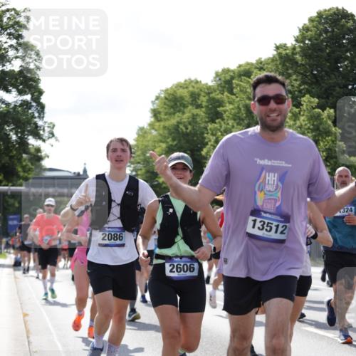 29.06.2025 - hella hamburg halbmarathon Jannik Wohlers http://msf.ph/oto/8265827 29.06.2025 09:59:58 Lombardsbrücke 1019, 1180, 1239, 1526, 1544, 1681, 2027, 2086, 2159, 2346, 2426, 2606, 2652, 2730, 2982, 3042, 3177, 3319, 3400, 3794, 3861, 3898, 4419, 4579, 4594, 4767, 4813, 4940, 4945, 5272, 5643, 5728, 6082, 6084, 6104, 6220, 6260, 6470, 6891, 7159, 8531, 8669, 9450, 9485, 9622, 10044, 10268, 10534, 10582, 10587, 10665, 10766, 10797, 11083, 11324, 11499, 11523, 11527, 11846, 11960, 11992, 12213, 12515, 12646, 12773, 12774, 12879, 13234, 13236, 13459, 13512, 14135 meine-sportfotos.de