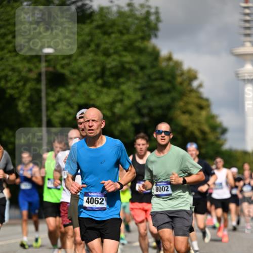 29.06.2025 - hella hamburg halbmarathon Dr. Thomas Lammeyer http://msf.ph/oto/8265999 29.06.2025 09:52:20 Kennedybrücke 1042, 1571, 2262, 3480, 3547, 4062, 4359, 4381, 5003, 5307, 6047, 6993, 7310, 7482, 8002, 8121, 8571, 9640, 9643, 10190, 10451, 10738, 10877, 11106, 11423 meine-sportfotos.de