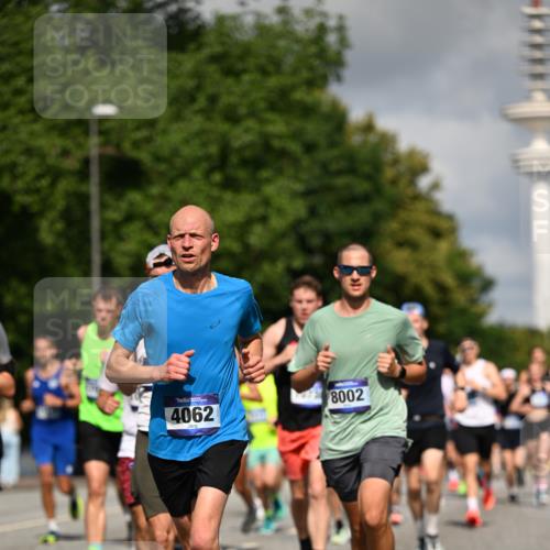 29.06.2025 - hella hamburg halbmarathon Dr. Thomas Lammeyer http://msf.ph/oto/8266057 29.06.2025 09:52:21 Kennedybrücke 1042, 1571, 2262, 3480, 3547, 4062, 4359, 4381, 5003, 5307, 6047, 6993, 7310, 7482, 7981, 8002, 8121, 8571, 9640, 9643, 10190, 10451, 10738, 10877, 11106, 11423 meine-sportfotos.de