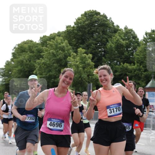 29.06.2025 - hella hamburg halbmarathon Jannik Wohlers http://msf.ph/oto/8266090 29.06.2025 10:33:29 Lombardsbrücke 1189, 1275, 1417, 1705, 1787, 1896, 2482, 2526, 3264, 3340, 3345, 3560, 4479, 4696, 4807, 4942, 5096, 5141, 5557, 5561, 5566, 5584, 5691, 5821, 5822, 5887, 6364, 6515, 6516, 6956, 7027, 7565, 8202, 8375, 8377, 8383, 8401, 9094, 9875, 9995, 10007, 10071, 10561, 10800, 11092, 11111, 11237, 11338, 11642, 12330, 12562, 12652, 12835, 13401, 13535, 13741, 13853, 13934, 14032, 14873, 15792, 17440, 19145, 19164 meine-sportfotos.de