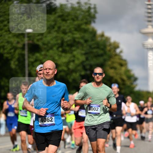 29.06.2025 - hella hamburg halbmarathon Dr. Thomas Lammeyer http://msf.ph/oto/8266109 29.06.2025 09:52:21 Kennedybrücke 1042, 1571, 2262, 3480, 3547, 4062, 4359, 4381, 5003, 5307, 6047, 6993, 7310, 7482, 7981, 8002, 8121, 8571, 9640, 9643, 10190, 10451, 10738, 10877, 11106, 11423 meine-sportfotos.de
