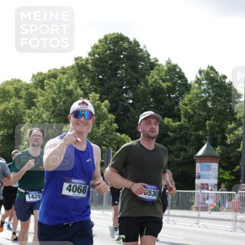 29.06.2025 - hella hamburg halbmarathon Jannik Wohlers http://msf.ph/oto/8266124 29.06.2025 10:00:48 Lombardsbrücke 1130, 1387, 1420, 1726, 2006, 2091, 2354, 2363, 2490, 2936, 3625, 4068, 4238, 4249, 4319, 4370, 0000, 6487, 6531, 6591, 6835, 6924, 7658, 7846, 8045, 8046, 9932, 10188, 10383, 10576, 11465, 11937, 12196, 12206, 12261, 13287, 13516, 15083, 15240, 15527, 15726, 15838, 16401, 16517, 16530, 16594, 16602, 16786, 17387, 17543, 17739, 18029, 18327, 18355, 18452, 18759, 18796, 18833, 19002, 19003 meine-sportfotos.de