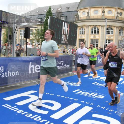 29.06.2025 - hella hamburg halbmarathon Michael Strokosch http://msf.ph/oto/8266134 29.06.2025 10:52:32 Ziel 3715, 7178, 7232, 8371, 8661, 9145, 9876, 11791, 13015, 13301, 14561, 15144, 15980, 17997 meine-sportfotos.de