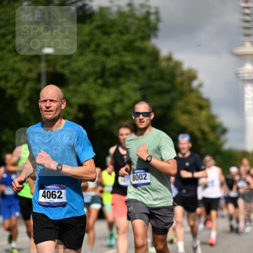 29.06.2025 - hella hamburg halbmarathon Dr. Thomas Lammeyer http://msf.ph/oto/8266208 29.06.2025 09:52:21 Kennedybrücke 1042, 1571, 2262, 3480, 3547, 4062, 4359, 4381, 5003, 5307, 6047, 6993, 7310, 7482, 7981, 8002, 8121, 8571, 9640, 9643, 10190, 10451, 10738, 10877, 11106, 11423 meine-sportfotos.de