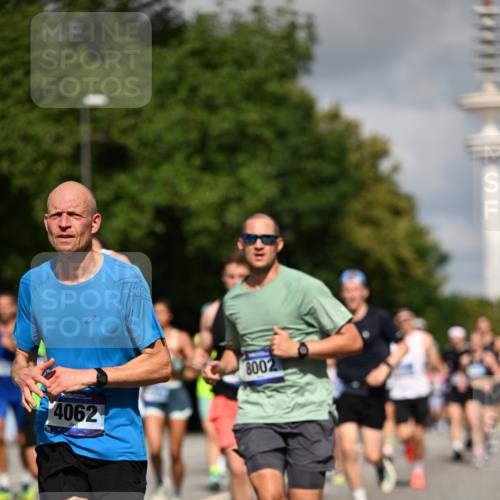 29.06.2025 - hella hamburg halbmarathon Dr. Thomas Lammeyer http://msf.ph/oto/8266248 29.06.2025 09:52:21 Kennedybrücke 1042, 1571, 2262, 3480, 3547, 4062, 4359, 4381, 5003, 5307, 6047, 6993, 7310, 7482, 7981, 8002, 8121, 8571, 9640, 9643, 10190, 10451, 10738, 10877, 11106, 11423 meine-sportfotos.de