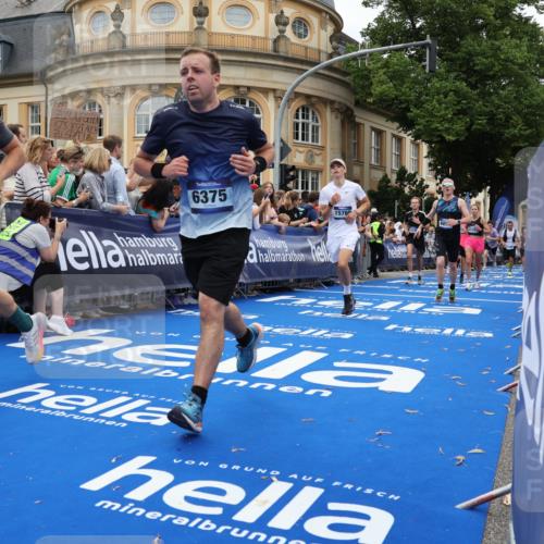 29.06.2025 - hella hamburg halbmarathon Strokosch-Dieckow http://msf.ph/oto/8266253 29.06.2025 10:45:15 Ziel 2188, 2367, 2470, 3186, 5706, 6054, 6375, 6575, 6819, 7087, 9105, 9302, 10064, 11469, 12783, 15563, 15636, 15651, 15741, 15760, 16513, 16685, 17120, 17499, 17960, 18346, 18718 meine-sportfotos.de